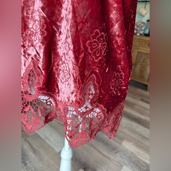 altar'd state Rose Pink Crushed Velvet Embroidered Halter Top Blouse Tunic Small - Picture 2 of 9